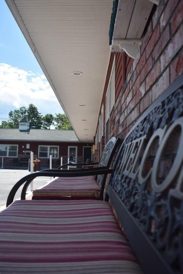Midway Lodging Cornish Exterior photo